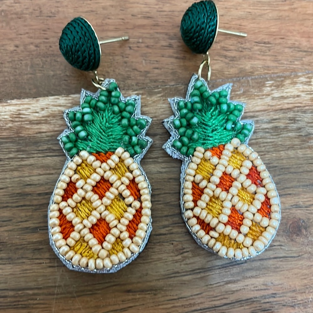 🎉🍍Multicolor Beaded Pineapple Earrings